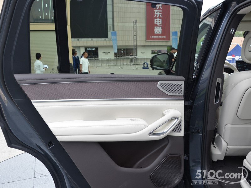 2025款 腾势N9 内饰