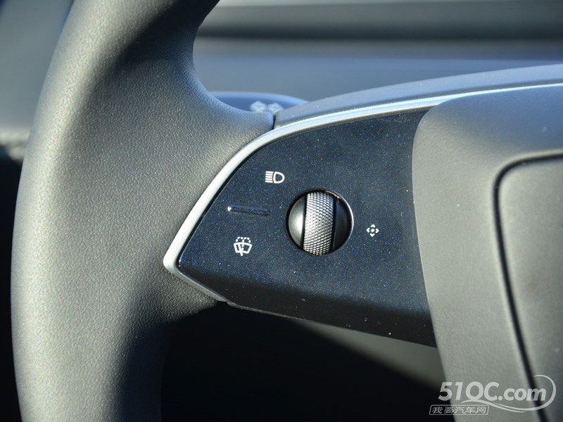 2025款 特斯拉Model Y换新版 中控
