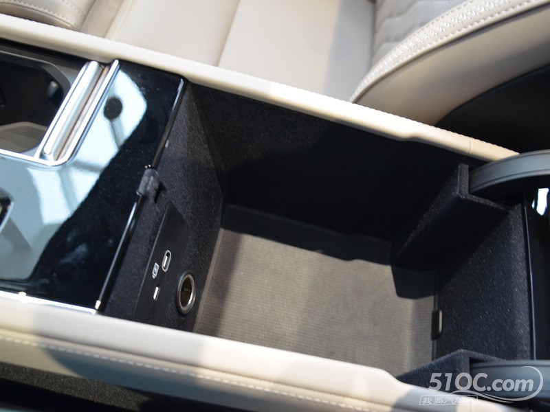 2025款 进口沃尔沃XC90 内饰