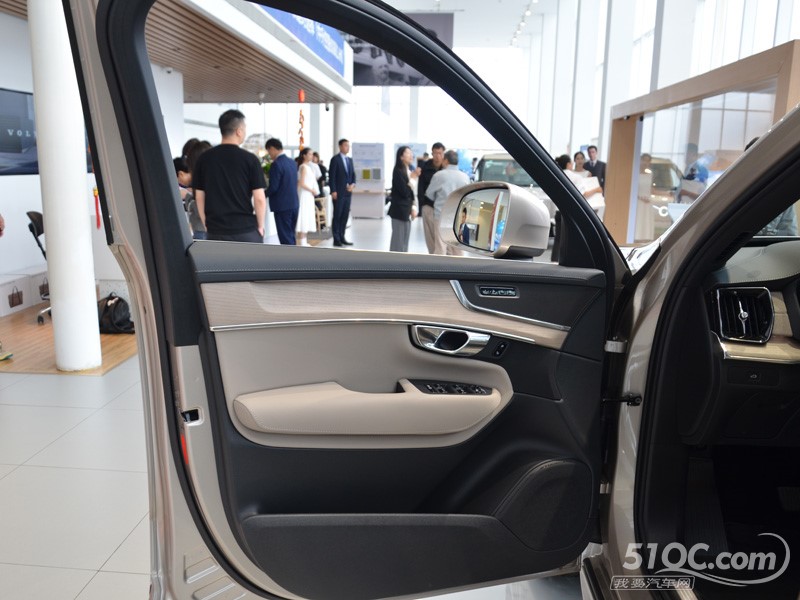 2025款 进口沃尔沃XC90 内饰
