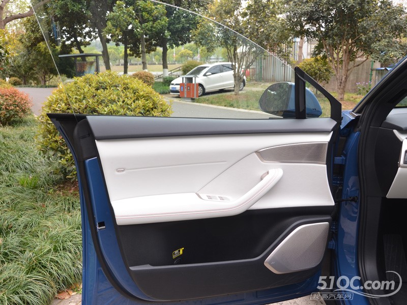 2025款 乐道L60 中控